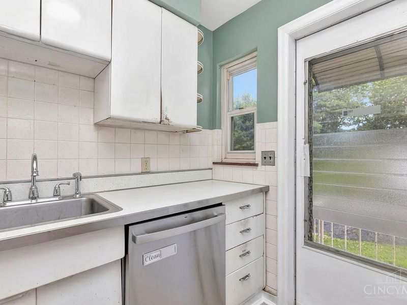 5654 Surrey Avenue, Green Township, OH 45248 Photo 17