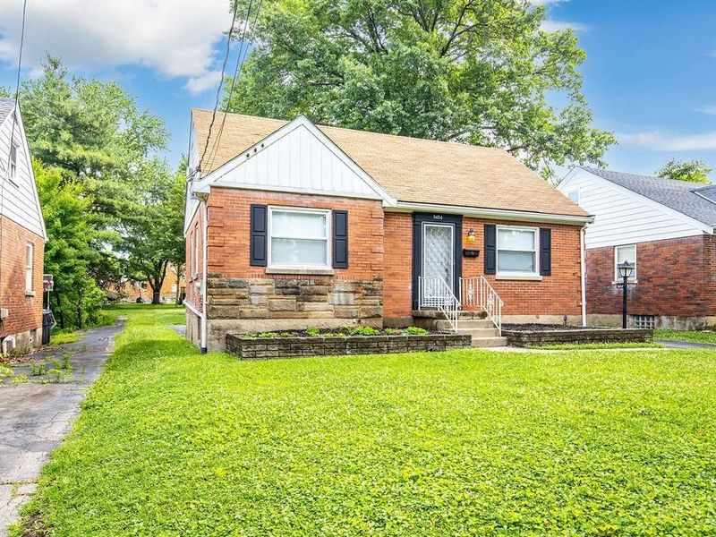 5654 Surrey Avenue, Green Township, OH 45248 Photo 2