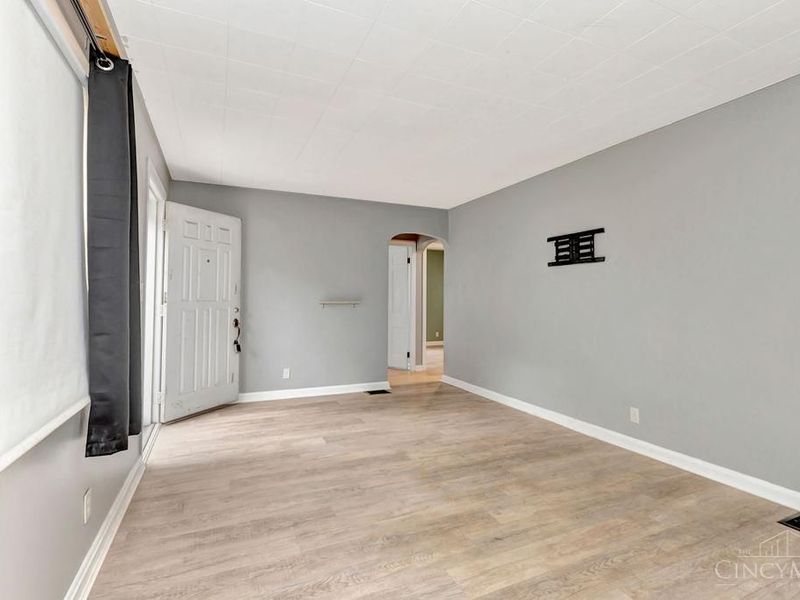 5654 Surrey Avenue, Green Township, OH 45248 Photo 8