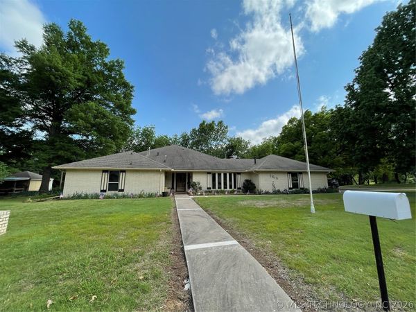 1414 S Bell Creek Drive, Cushing, OK 74023