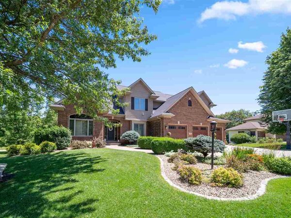 2261 Brown Deer Rd, Coralville, IA 52241