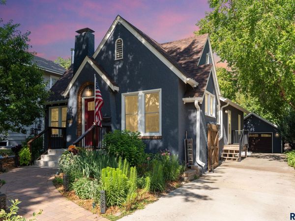 1512 S Dakota Ave, Sioux Falls, SD 57105
