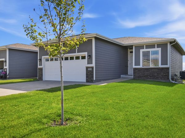 2420 3rd Avenue SE, Altoona, IA 50009