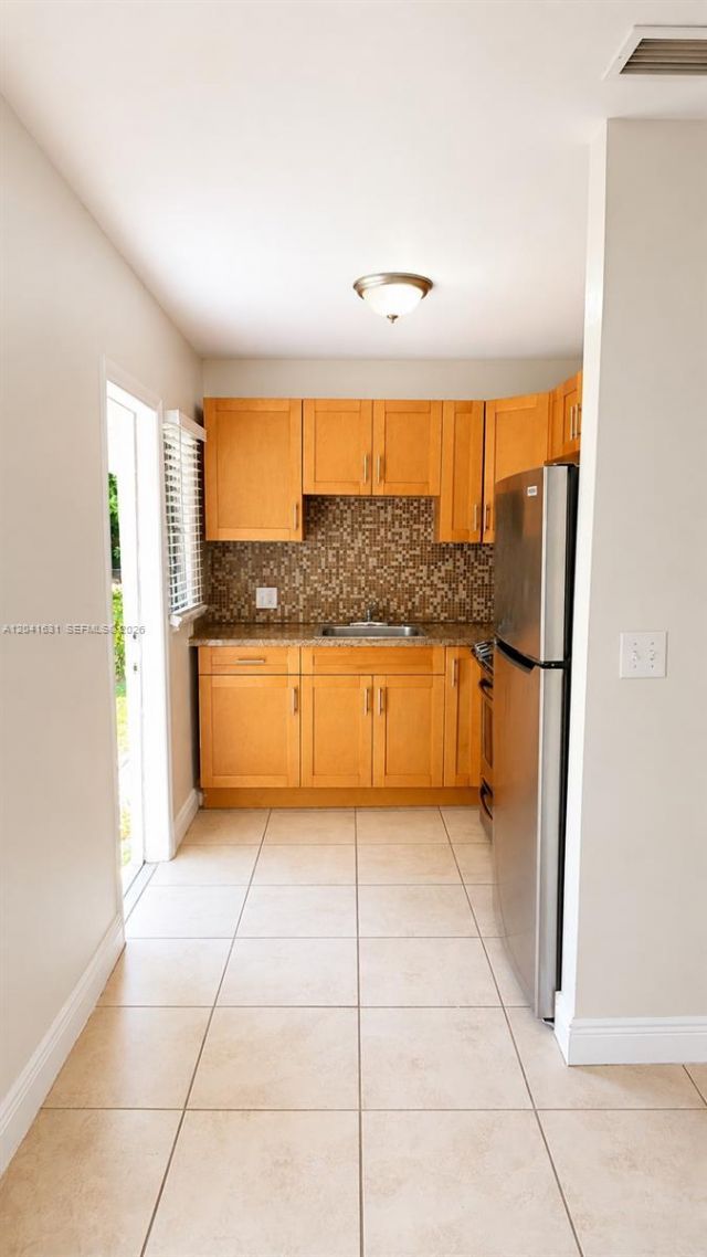 943 NW 63rd St, Miami, FL 33150 Photo