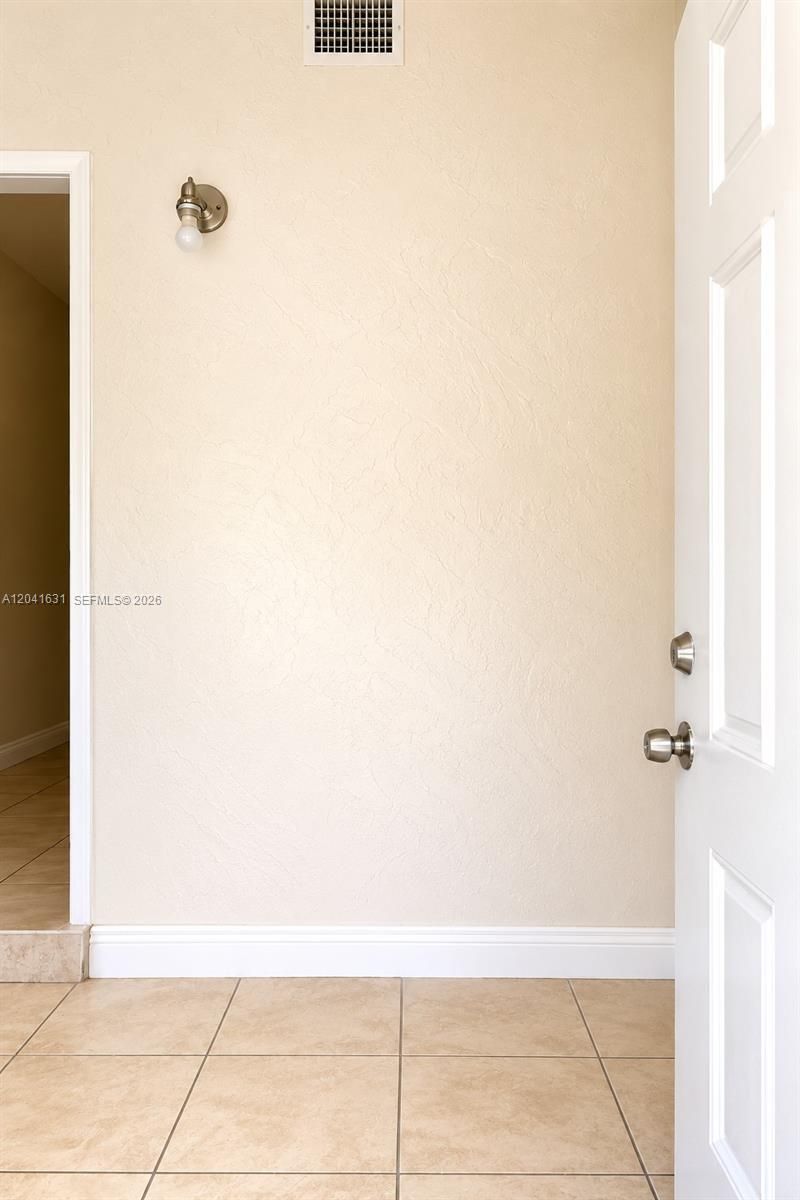 943 NW 63rd St, Miami, FL 33150 Photo