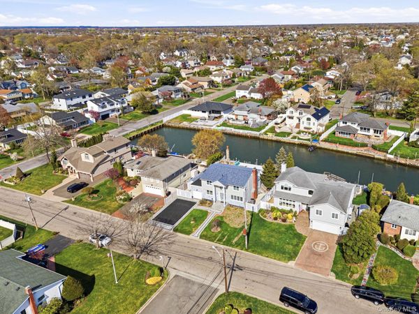 204 Bayview Avenue , Massapequa, NY 11758