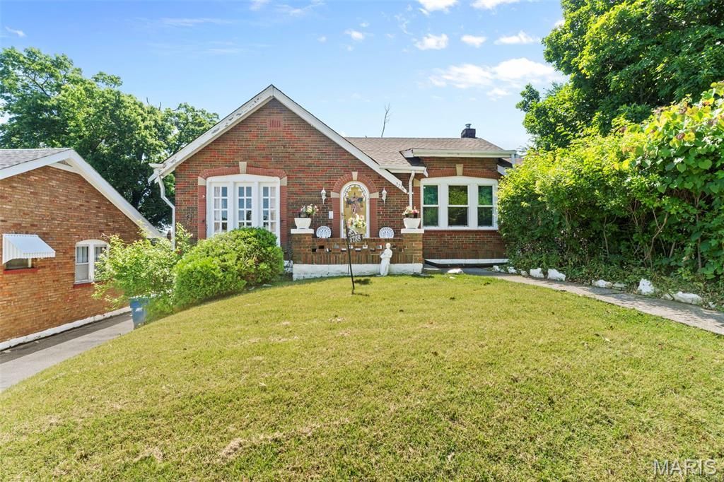 3738 Lawler Drive, Saint Louis, MO 63121 Main Photo