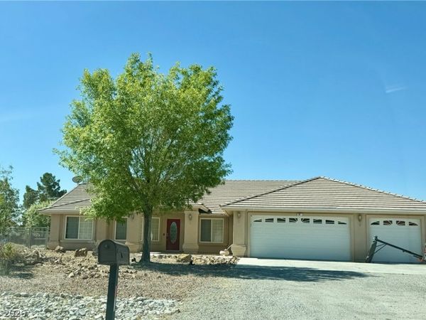 61 Hickory Street, Pahrump, NV 89048