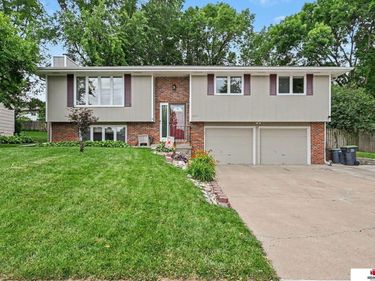 8021 Myrtle Street, Lincoln, NE 68506