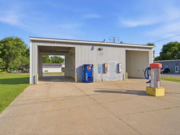 411 MAIN, New Boston, IL 61272