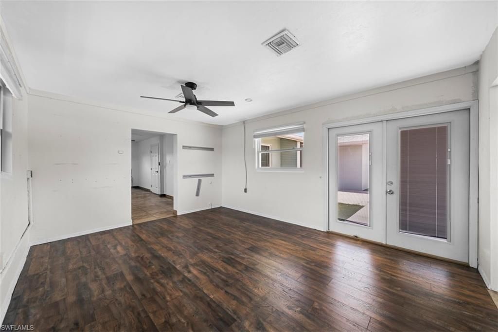 5460 Bayshore Rd , North Fort Myers, FL 33917 Photo