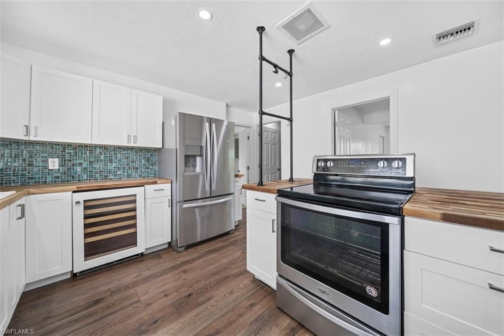 5460 Bayshore Rd , North Fort Myers, FL 33917 Photo