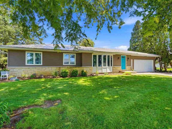 800 Circle Drive, Wellman, IA 52356