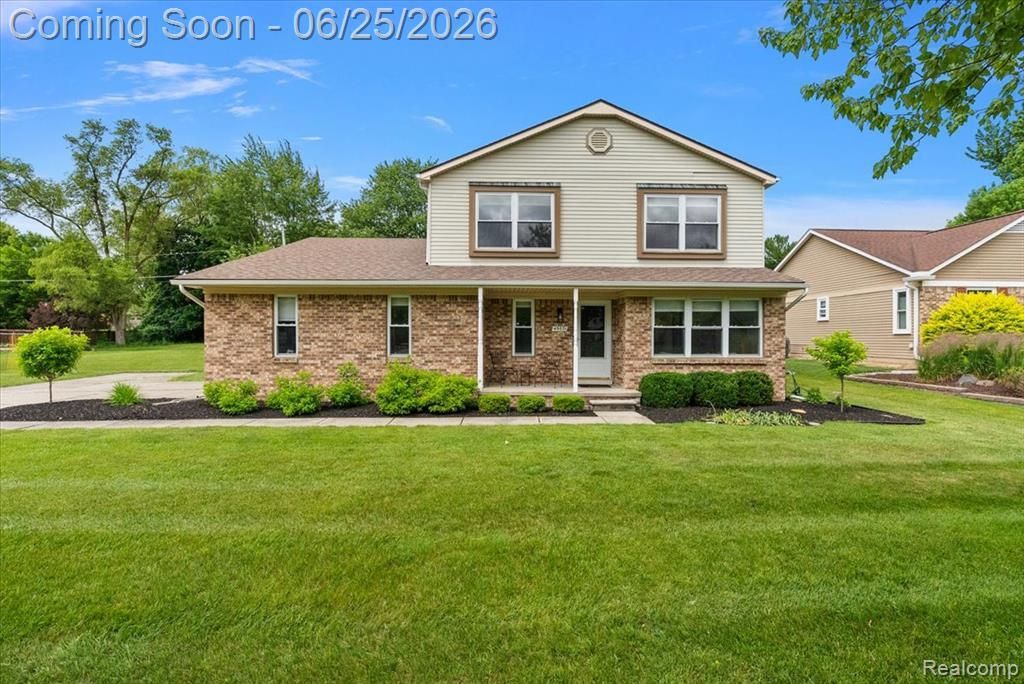 45071 Yorkshire Drive, Novi, MI 48375 Main Photo