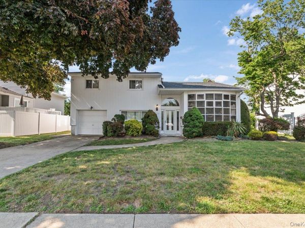 279 N Kentucky Avenue , Massapequa, NY 11758
