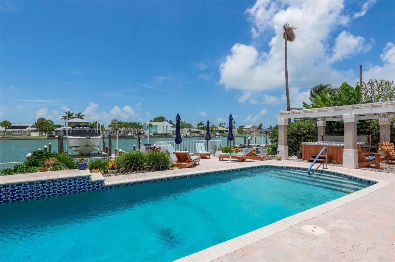 311 S Isle Drive, Saint Pete Beach, FL 33706 Photo