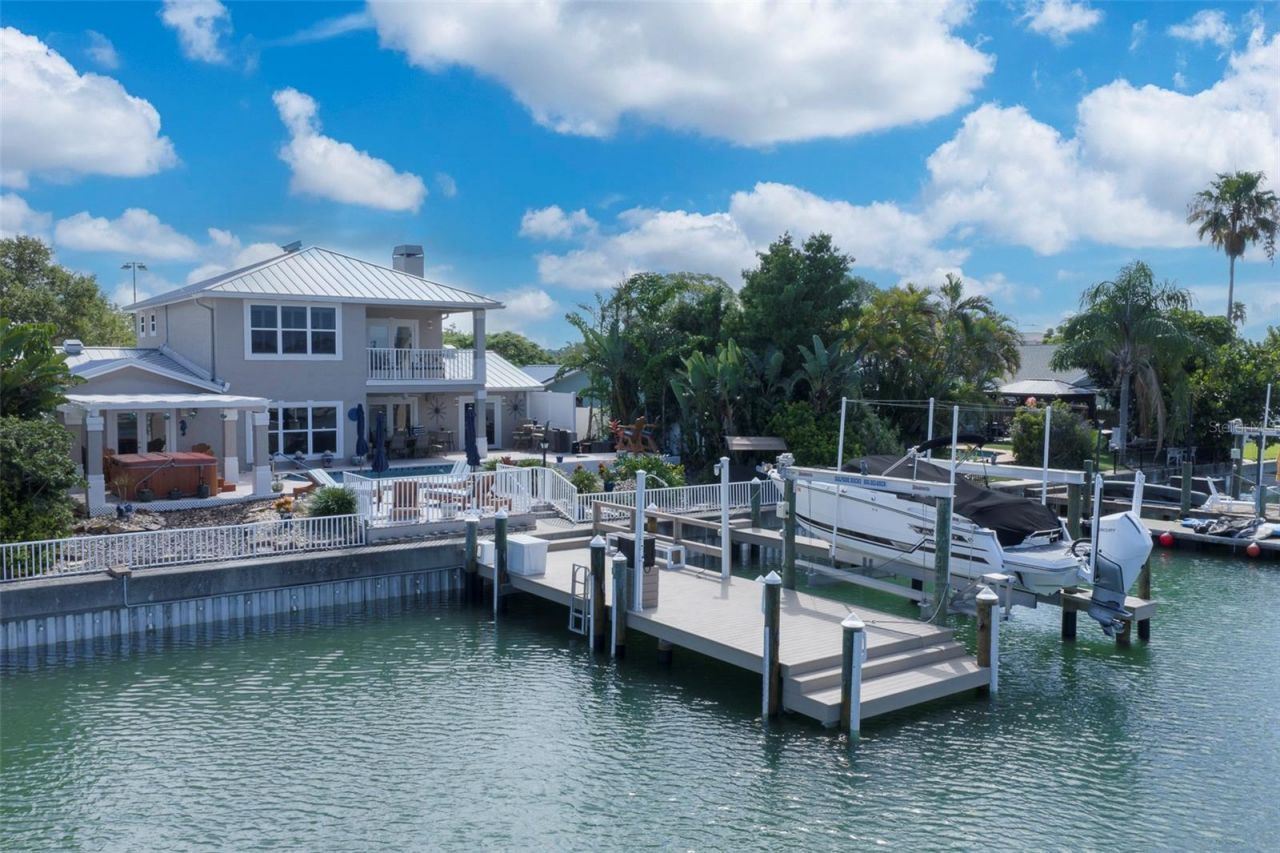 311 S Isle Drive, Saint Pete Beach, FL 33706 Photo
