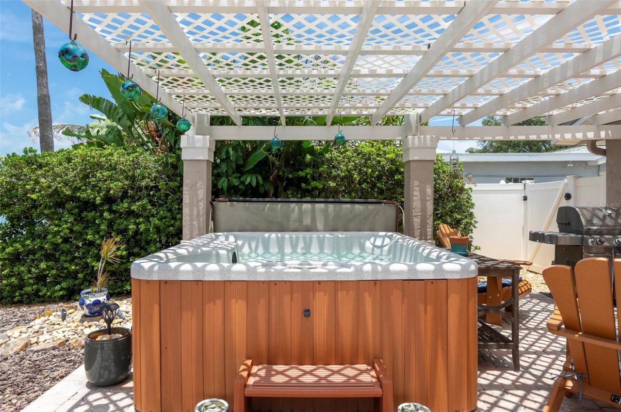 311 S Isle Drive, Saint Pete Beach, FL 33706 Photo