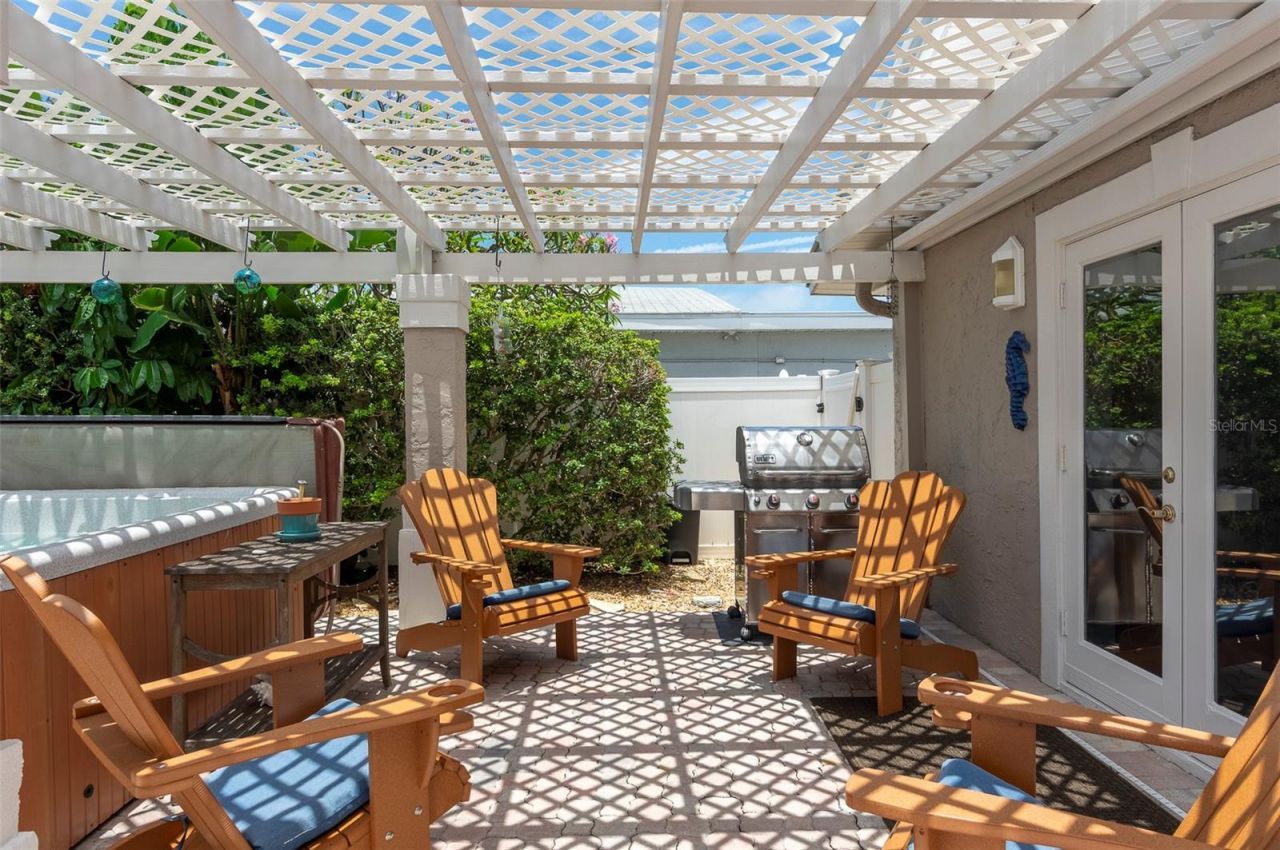 311 S Isle Drive, Saint Pete Beach, FL 33706 Photo