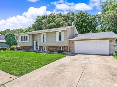 1201 HAWTHORNE Avenue, Pekin, IL 61554