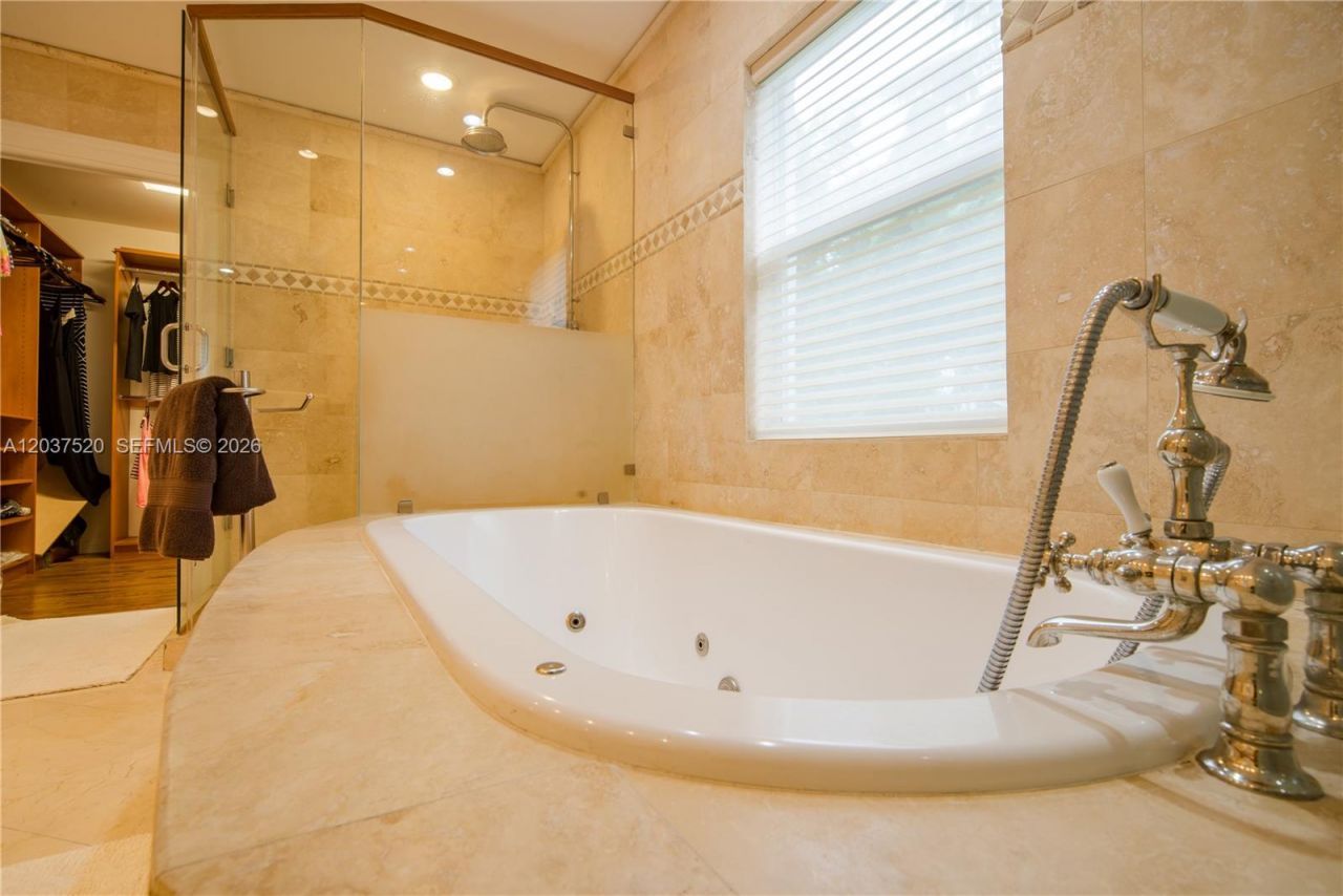 3514 Crystal Ct , Miami, FL 33133 Photo
