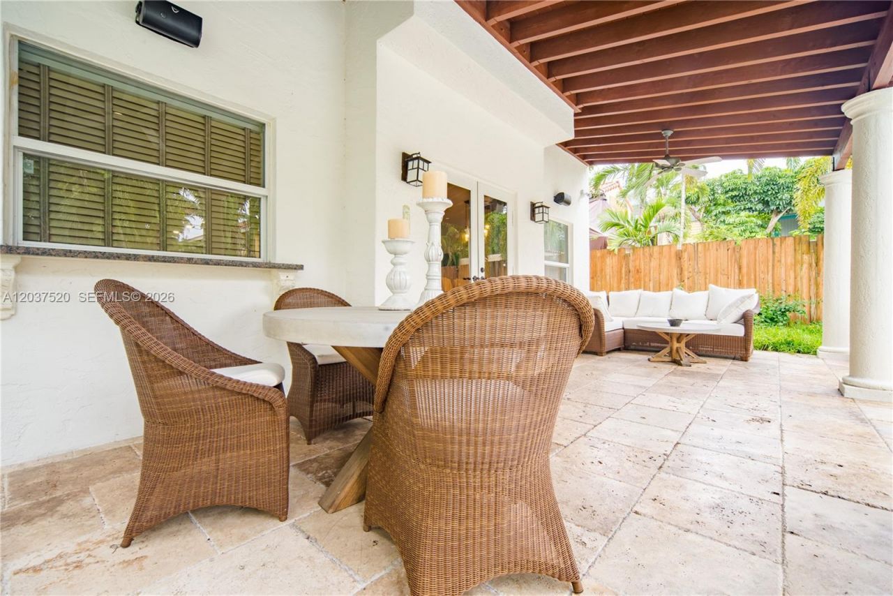 3514 Crystal Ct , Miami, FL 33133 Photo