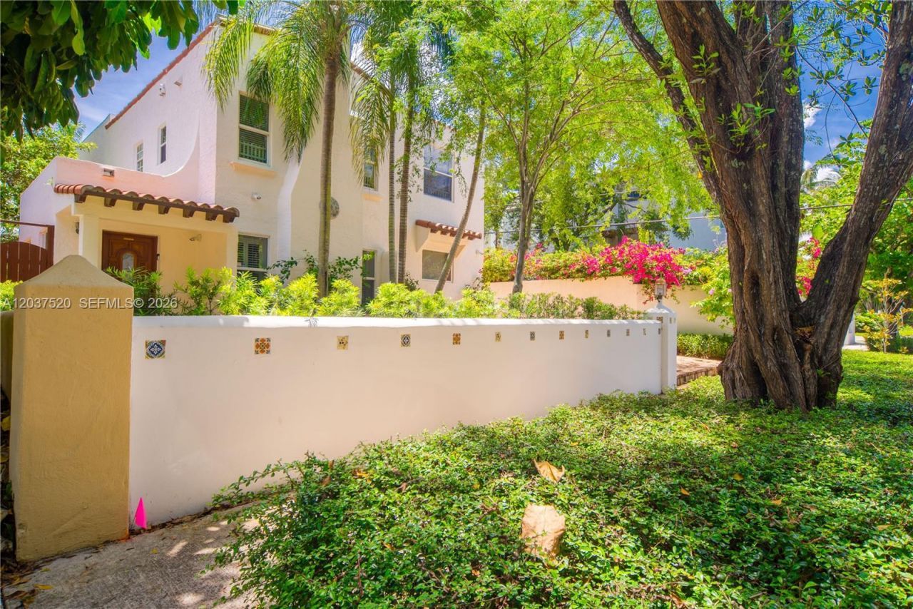 3514 Crystal Ct , Miami, FL 33133 Photo