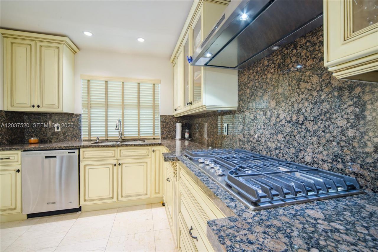 3514 Crystal Ct , Miami, FL 33133 Photo