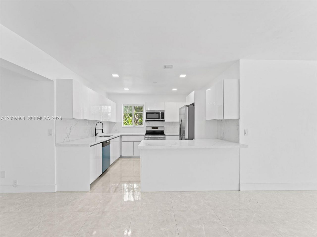 110 NE 152nd St, Miami, FL 33162 Photo