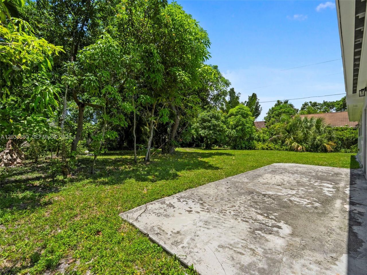 110 NE 152nd St, Miami, FL 33162 Photo