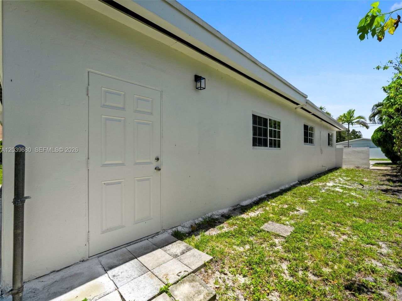 110 NE 152nd St, Miami, FL 33162 Photo