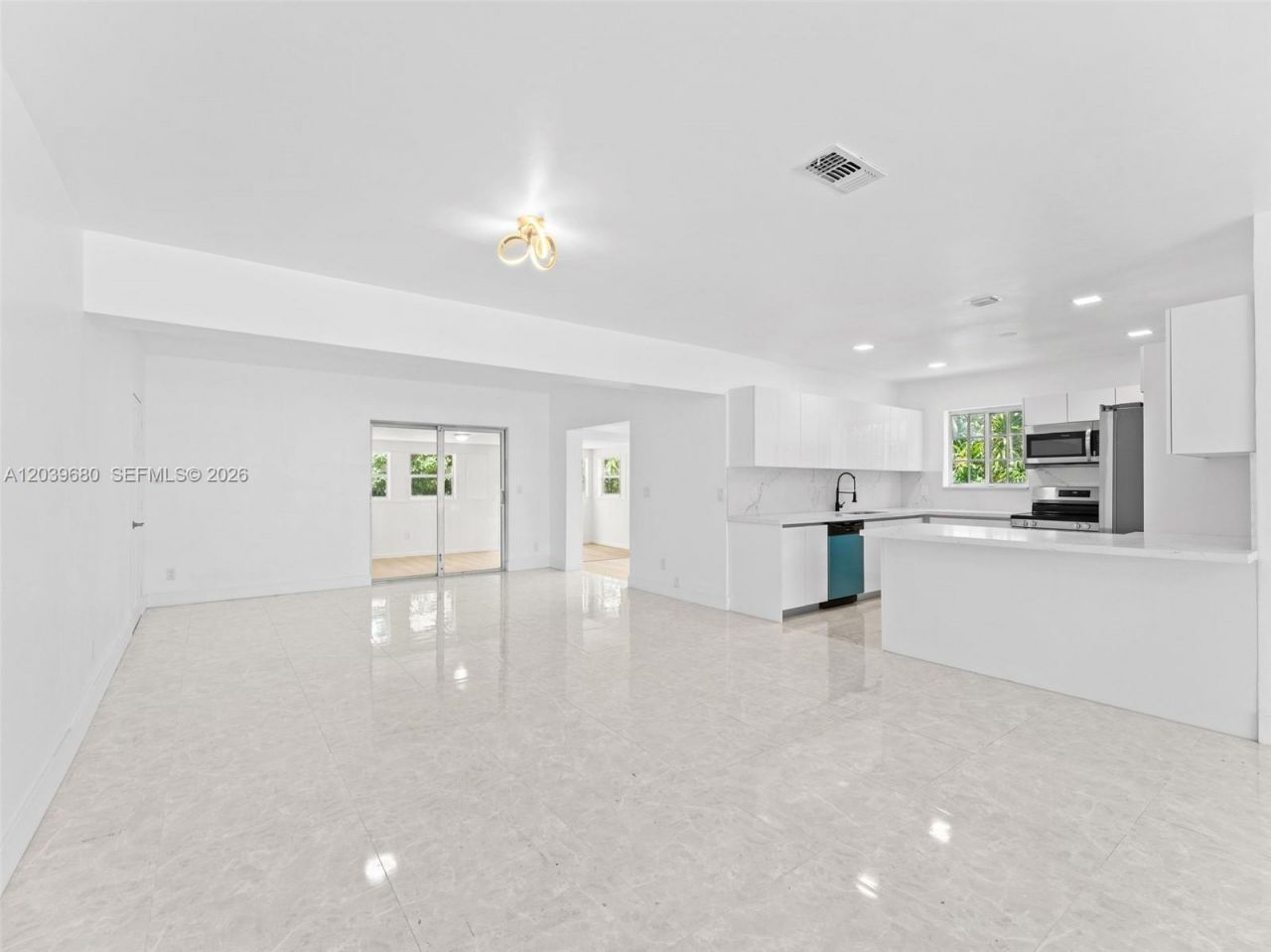 110 NE 152nd St, Miami, FL 33162 Photo