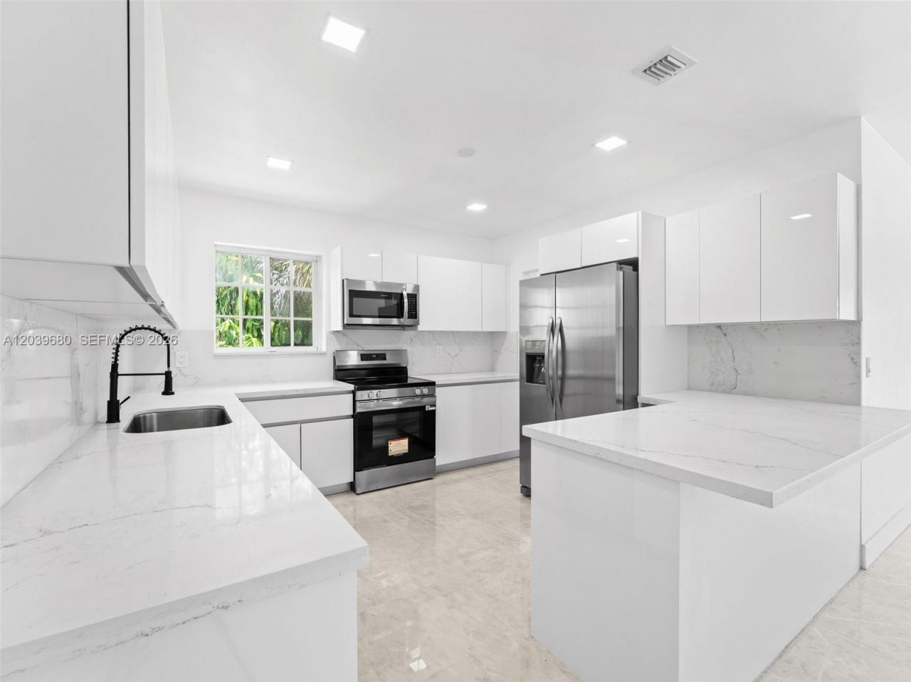 110 NE 152nd St, Miami, FL 33162 Photo