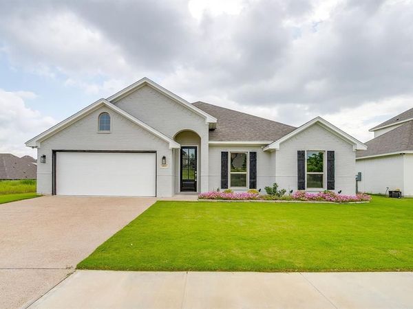 6913 Trail Rock Drive, Benbrook, TX 76126