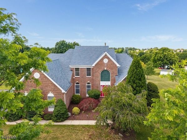 3 Stark Ct, Raritan, NJ 08551