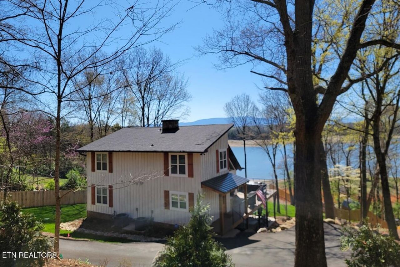 825 Plainview Drive, Dandridge, TN 37725 Main Photo