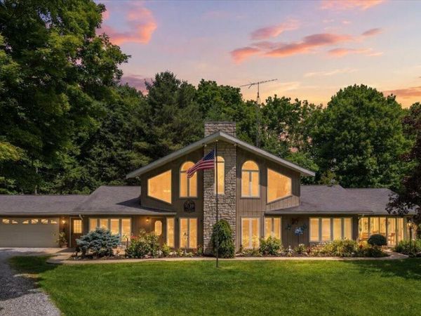 23479 Thompson Road, Howard, OH 43028