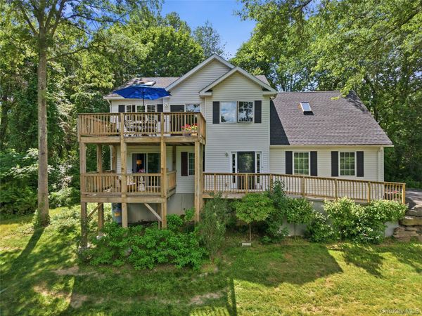 15 Meadow Drive, Red Hook, NY 12571