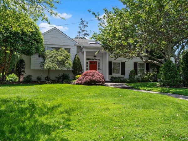 100 Cabot Road , Massapequa, NY 11758
