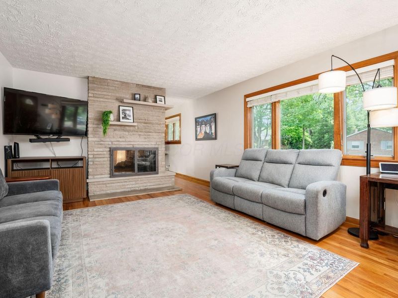 258 Sinsbury Drive N, Worthington, OH 43085 Photo 3