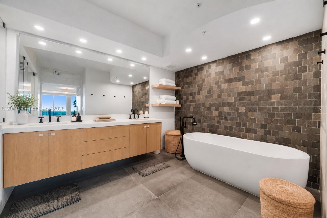 400 Alton Rd , Unit 1206, Miami Beach, FL 33139 Photo