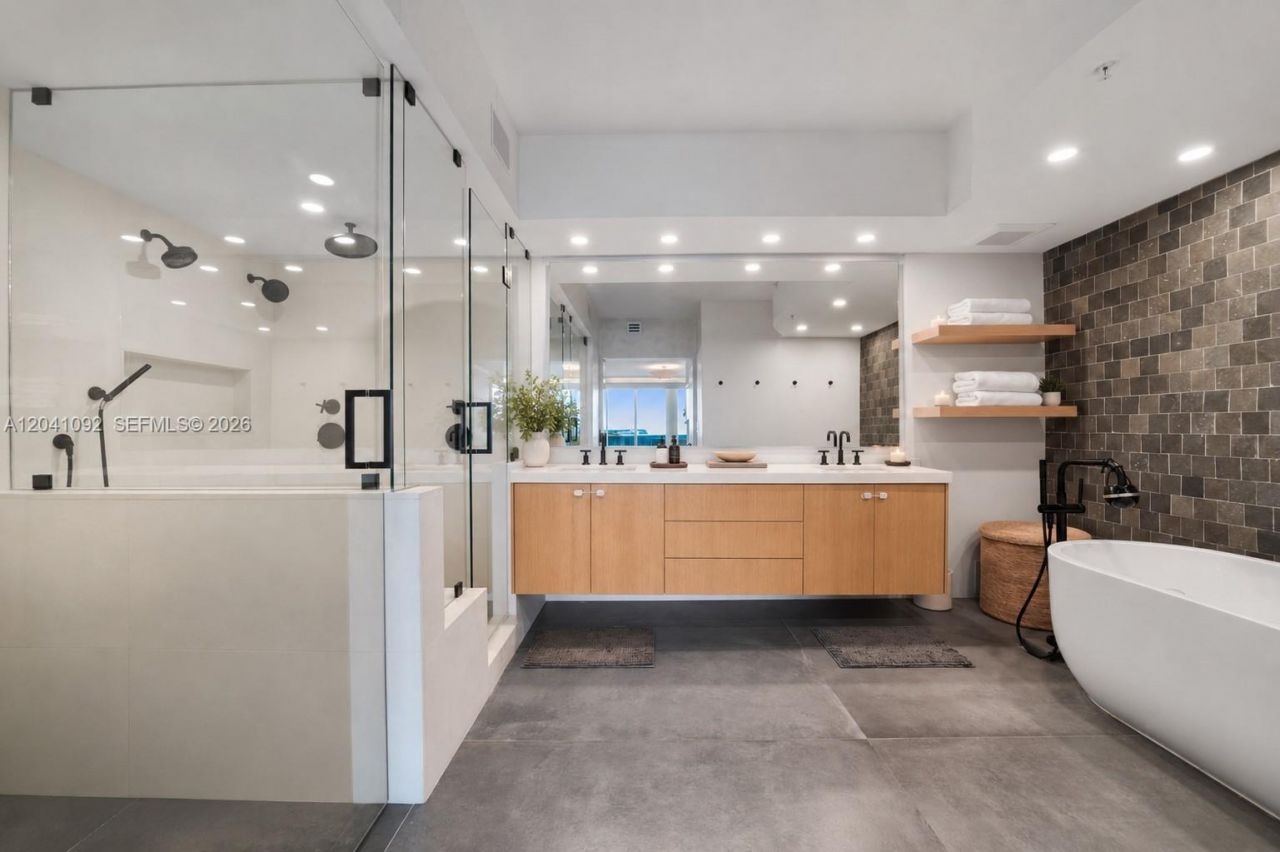 400 Alton Rd , Unit 1206, Miami Beach, FL 33139 Photo