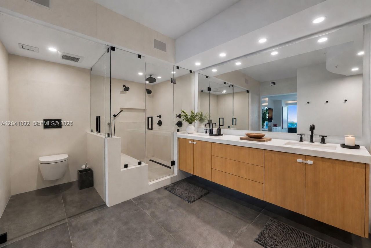 400 Alton Rd , Unit 1206, Miami Beach, FL 33139 Photo