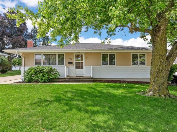 1805 Country Club Drive , Marion, IA 52302