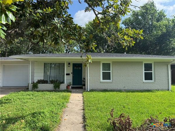 2304 E Mistletoe Avenue , Victoria, TX 77901