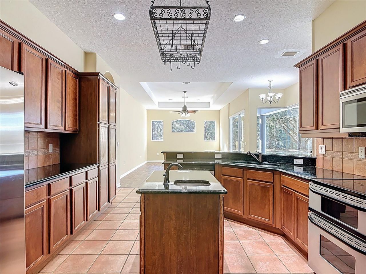949 Hawk Landing , Fruitland Park, FL 34731 Photo
