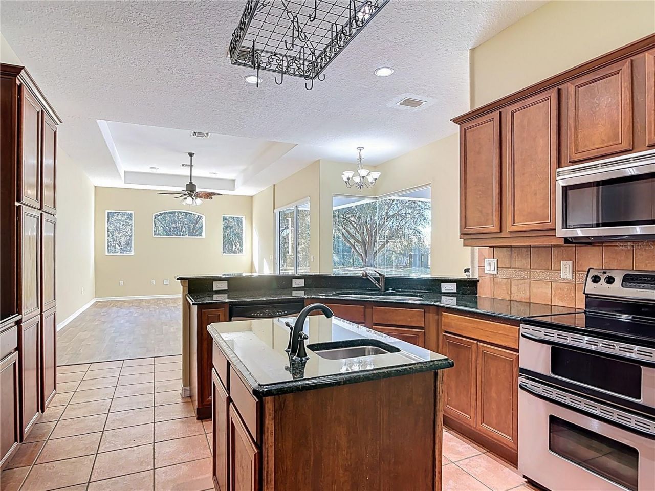 949 Hawk Landing , Fruitland Park, FL 34731 Photo