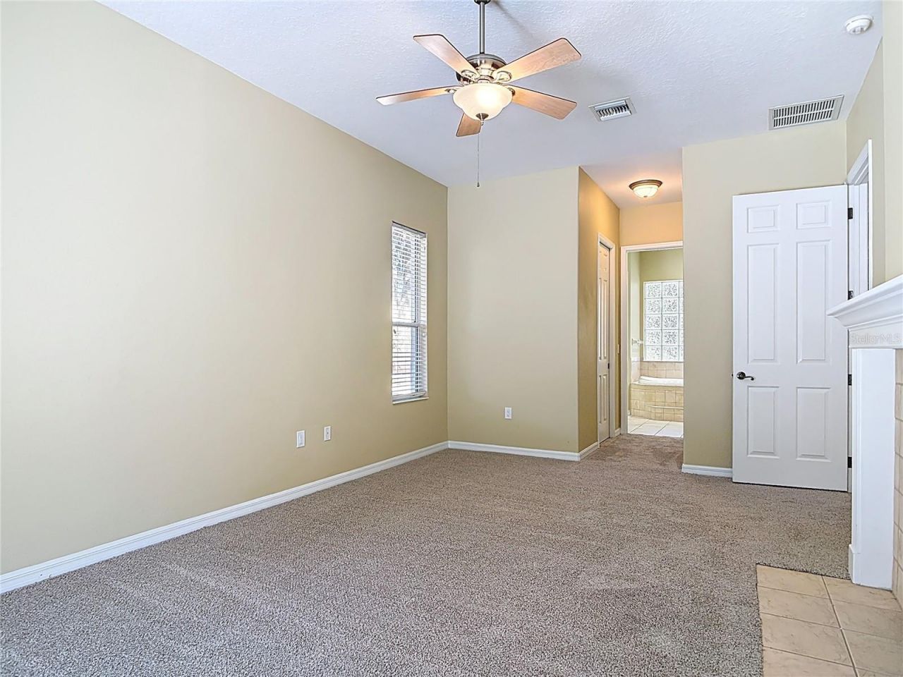 949 Hawk Landing , Fruitland Park, FL 34731 Photo