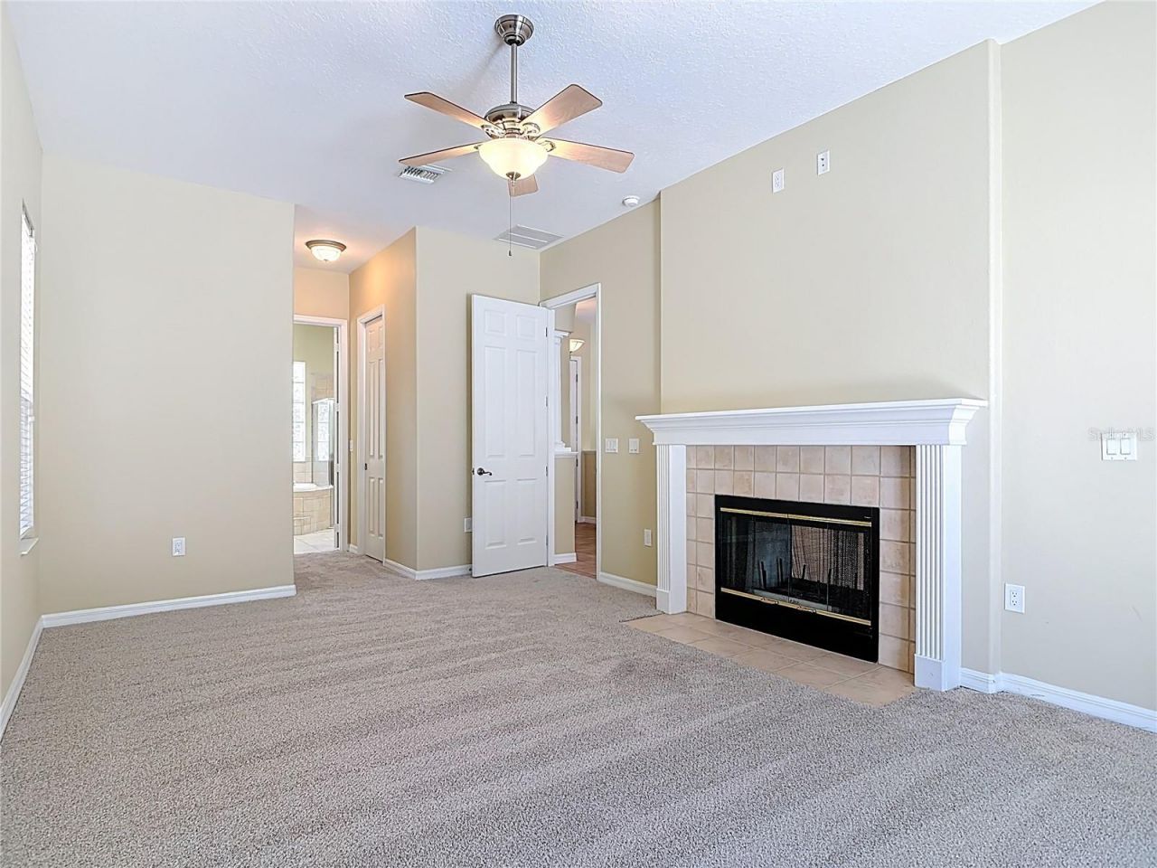 949 Hawk Landing , Fruitland Park, FL 34731 Photo