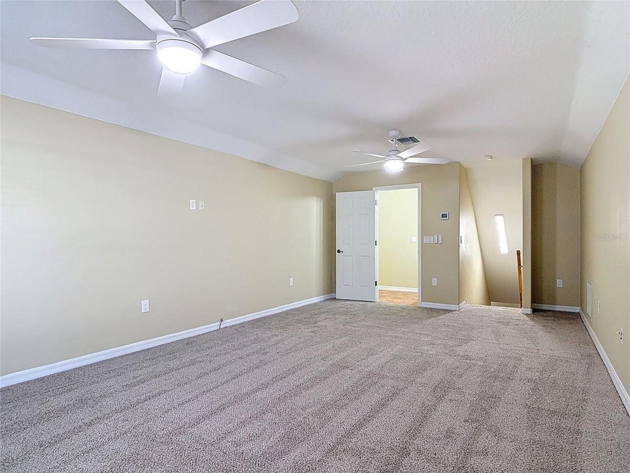 949 Hawk Landing , Fruitland Park, FL 34731 Photo